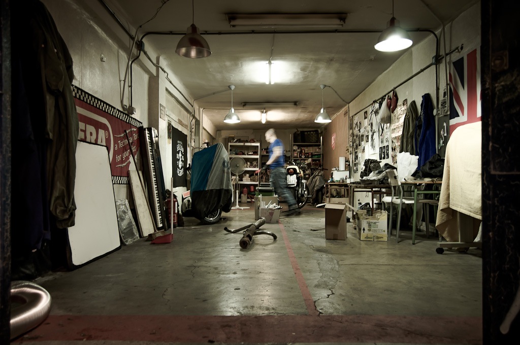 Oil13 - Vintage Garage Madrid Inside Taller 2